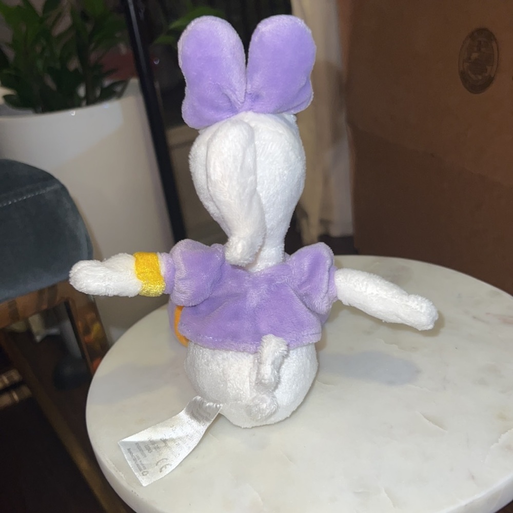 Disney Daisy Duck authentic original Disney Parks light purple & white & yellow - Picture 7 of 9